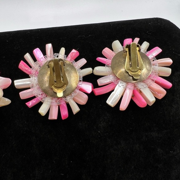 1950s Vintage Pink and White Mother of Pearl Shell Necklace Set - Picture 2 of 5